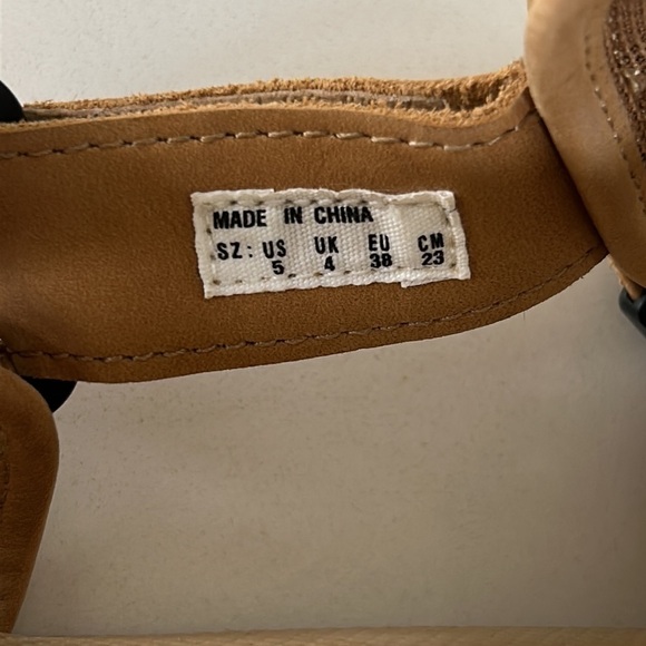 Suicoke Depa Sandals Tan Beige Color with Velcro V2NU Womens size 5 / 6 - Picture 10 of 13